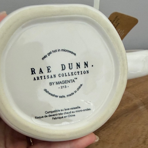 NWT Rae Dunn Coop Queen Mug - Picture 3 of 3